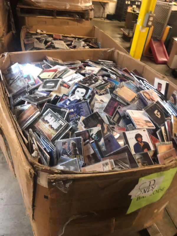 CD Lot of 41 No cases or inserts. Mixed Up Music Cd's Lot Bulk . for Sale  in Cheswick, PA - OfferUp